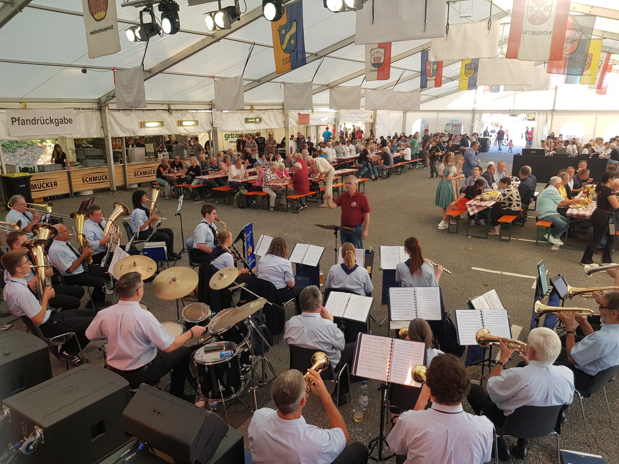 Großes Konzert der Feuerwehrkapelle im vollen Festzelt