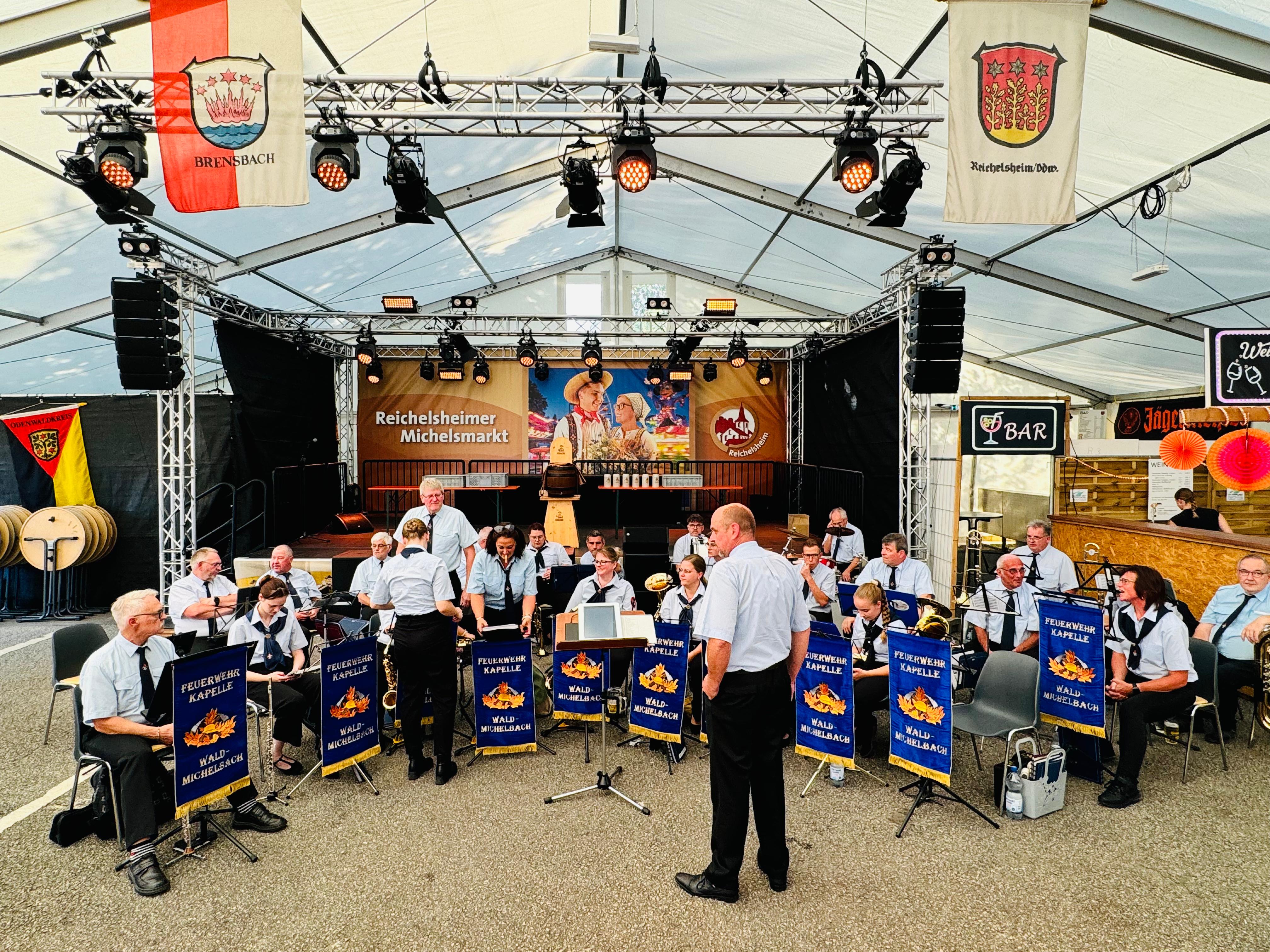 Die Feuerwehrkapelle beim Reichelsheimer Michelsmarkt